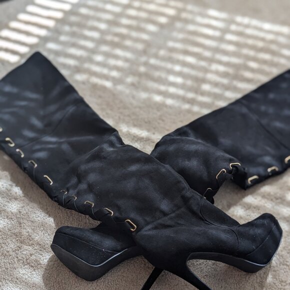 Black Velvet Knee-High Boots – Size 9 – Never Worn - Picture 3 of 4